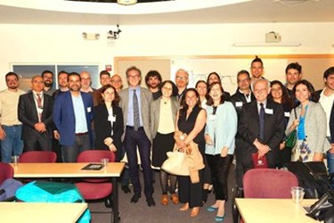 foto gruppo alumni durante evento